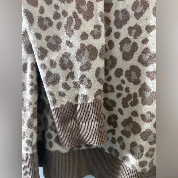 DKNY Leopard print crew neck sweater size S - Picture 6 of 10